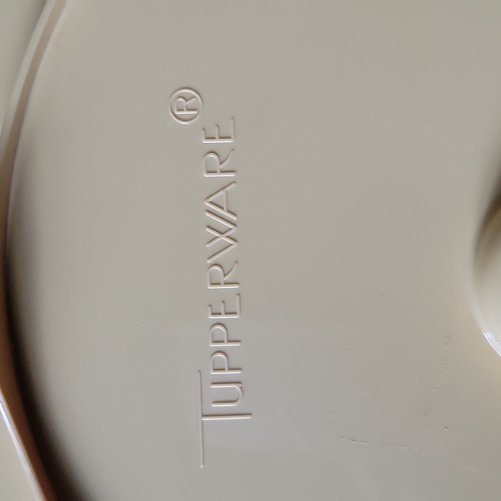 TUPPERWARE - Picture 3 of 3
